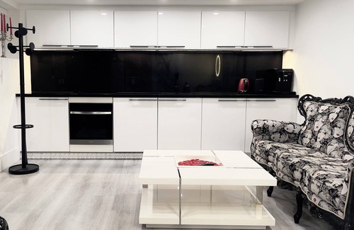 Blueridge House | Premium Guest Suite & Breakfast, McCartney Park, North Vancouver, Deep Cove area