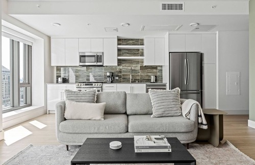 Downtown Oakland Apartment | Premium Oakland 1BR w/Pool, Gym & W/D, nr BART, by Blueground