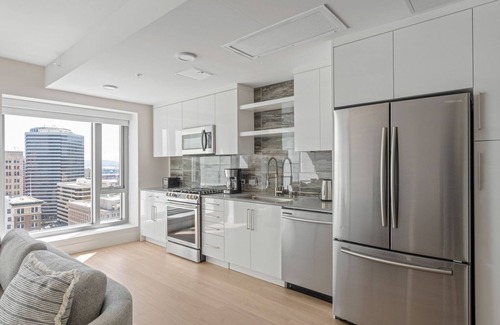 Downtown Oakland Apartment | Premium Oakland 1BR w/Pool, Gym & W/D, nr BART, by Blueground