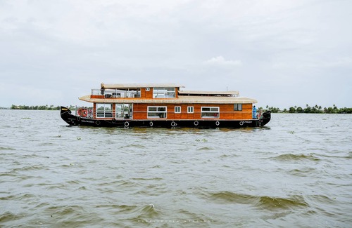 Alappuzha Boat Rental | Premium private room in sharing houseboat with all meals