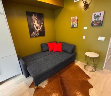 Rossland Apartment | Premium RED Mountain Lodging