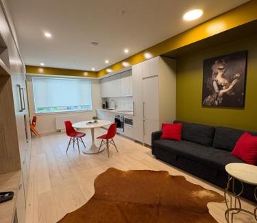 Rossland Apartment | Premium RED Mountain Lodging