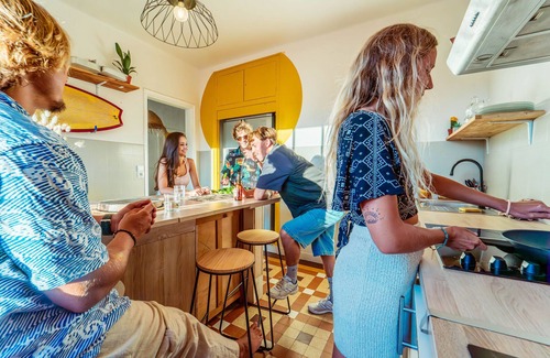 Biscarrosse Plage House | Premium room with queen bed and private shower