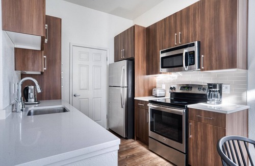 Sunnyvale Apartment | Premium Sunnyvale 1BR w/Gym, Sauna & W/D, nr 101 & 237, by Blueground