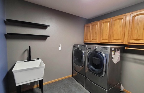 Keystone Cabin | Premium Views of Mount Rushmore! Lodge in Keystone, sleeps 14 with HOT TUB