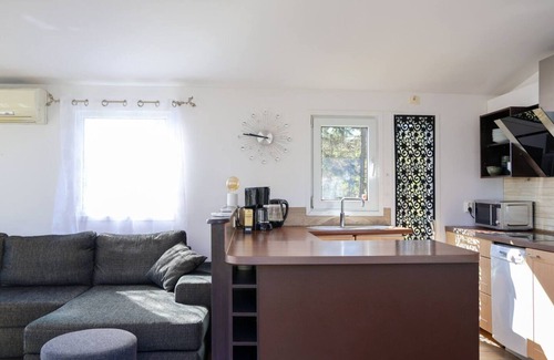 Molnlycke Apartment | Premium Workers Home - 3 beds- WiFi - Free Parking