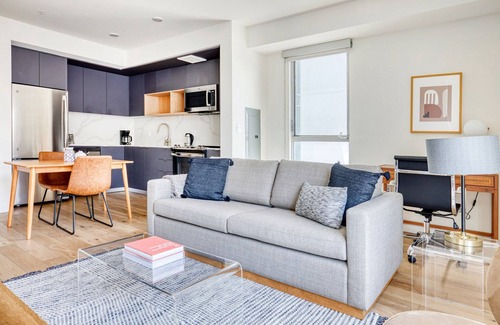 Melrose Apartment | Premium West Hollywood 1BR w/BBQ, Pool, Gym, W/D near TJ, by Blueground