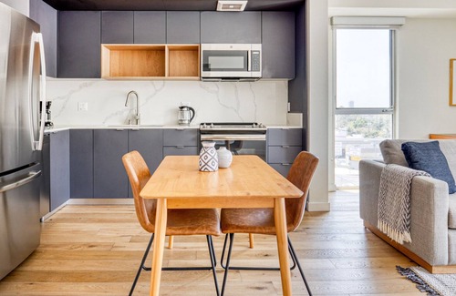 Melrose Apartment | Premium West Hollywood 1BR w/BBQ, Pool, Gym, W/D near TJ, by Blueground