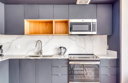 Melrose Apartment | Premium West Hollywood 1BR w/BBQ, Pool, Gym, W/D near TJ, by Blueground