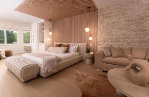 Downtown Kelowna Hotel | Prestige Beach House, WorldHotels Crafted