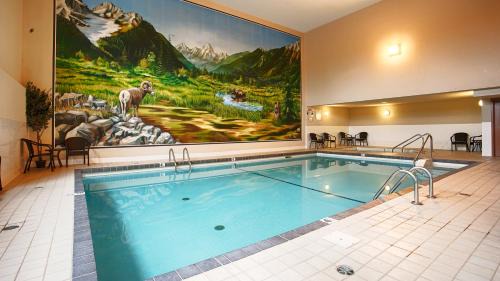 East Kootenay Hotel | Prestige Radium Hot Springs Resort, WorldHotels Crafted