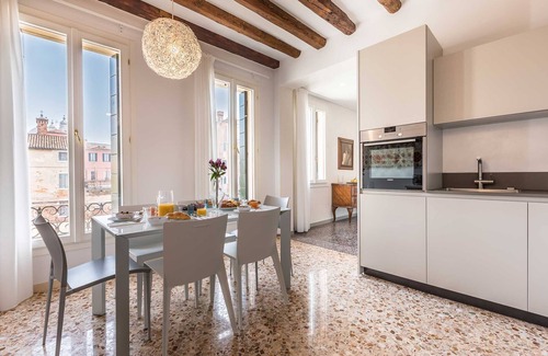 Dorsoduro Ski Chalet | Prestigious 6 Bedroom House with View in Dorsoduro