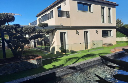 Sanary-sur-Mer Villa | Prestigious villa, close to the beach, heated swimming pool, cinema room, billiards table