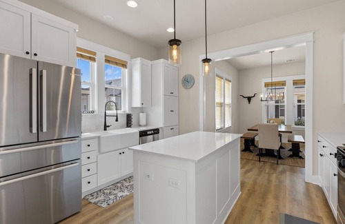 Driftwood Other | Prestine home near wineries, wedding venues and distilleries!