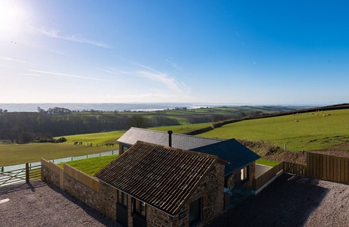 Barnstaple Cottage | Pretty, 2-bedroom barn conversion with hot tub close to North Devon beaches