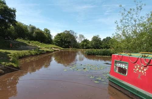 Llandrindod Wells RV Rental | Pretty & Cosy Boat in Stunning Valley View, Wales