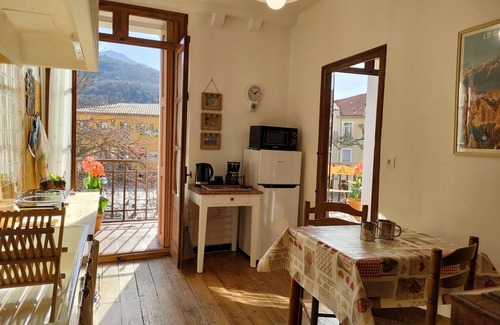 Vernet-les-Bains Apartment | Pretty freshly renovated P2 on the village square