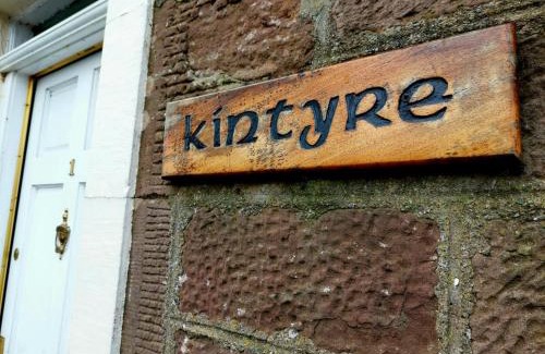 Comrie House | Pretty Ground Cottage in Comrie
