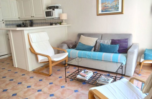 Juan-les-Pins House | Pretty House With Garden In Residence With Swimming Pool