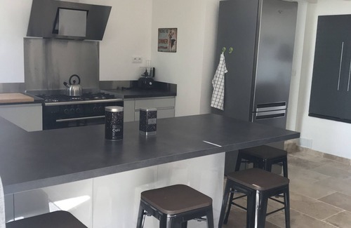 Draguignan House | Pretty little listed maset with natural Jacuzzi