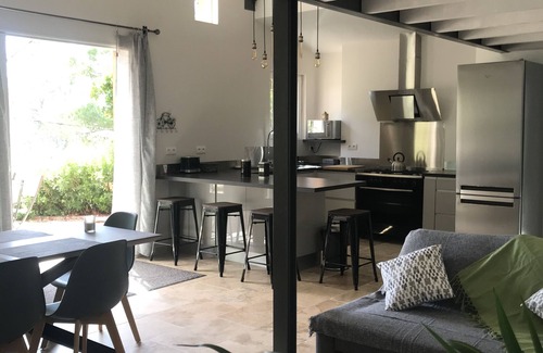 Draguignan House | Pretty little listed maset with natural Jacuzzi