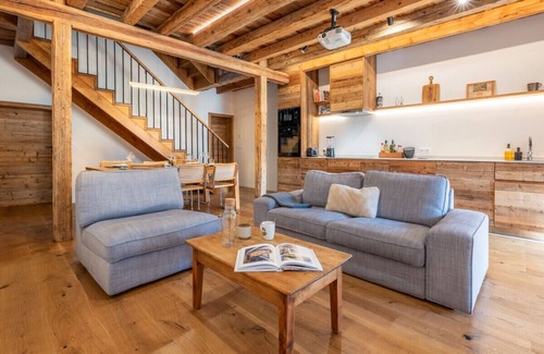 Les Bossons Ski Chalet | Pretty loft with view of Mont Blanc & glacier