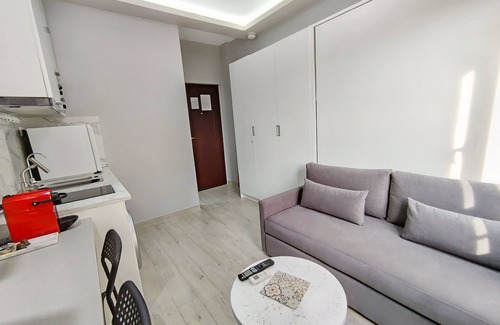 Thessaloniki City Centre Condo | Pretty Petitie Fully Equipped City Center Studio