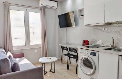 Thessaloniki City Centre Condo | Pretty Petitie Fully Equipped City Center Studio