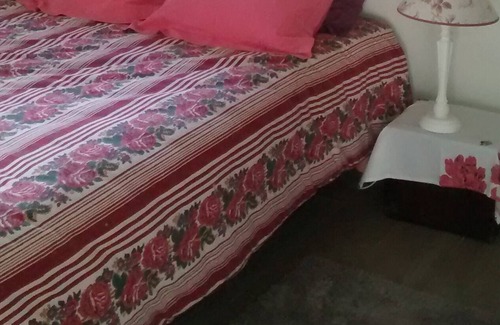 Neuville-Bosc Cottage | Pretty stone cottage in a picturesque setting