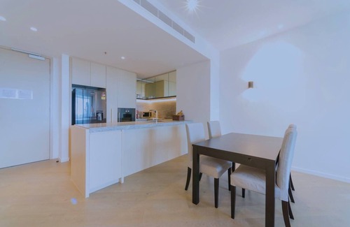 Melbourne Apartment | Pride Fawkner Apt Bayview 5 Free Parking Pool Gym