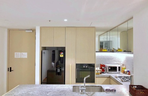 Melbourne Apartment | Pride Fawkner Apt Bayview 5 Free Parking Pool Gym