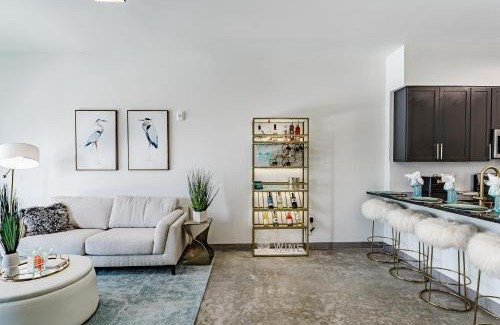 Fort Lauderdale Apartment | Prime 2BR by FLL Airport & Dania Beach Attractions