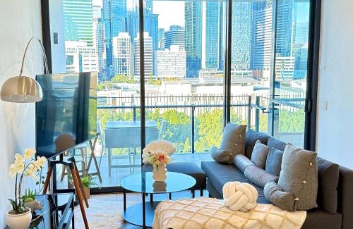 South Brisbane Apartment | Prime 2BR Location Pool Parking BCT 1004