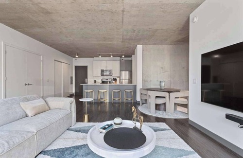 Downtown Chicago Apartment | Prime 2BR Retreat: Urban Vibes + Views Await