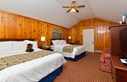 Cody House | Prime Downtown Location! 4 Great Units, Walk to Buffalo Bill Center of the West!