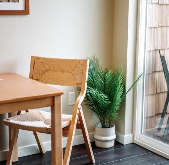 Eagle River Apartment | Prime Eagle River Stay - Walkable Location