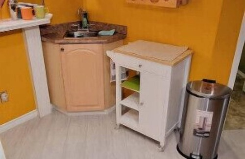 North End Apartment | Prime Knox Mountain lake View Location Downtown