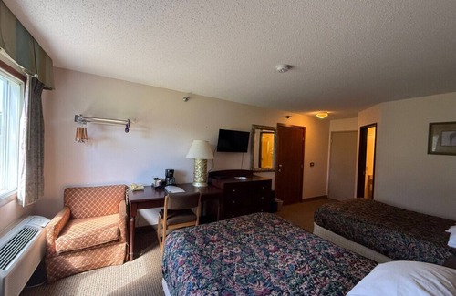 Nisswa Bed & Breakfast | Prime Location 1 King & 1 Queen!