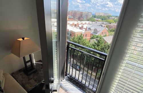 Radnor - Fort Myer Heights Apartment | Prime Location 1BR in Secure Bldg., Near Dining, Amenities & Walkable!