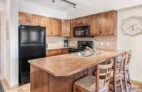 South Pandosy Condo | Prime Location at Playa #214