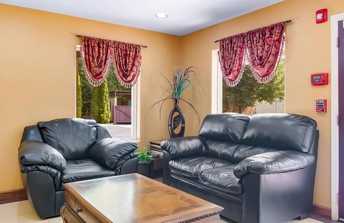 Mableton Hotel | Prime Location! Free Parking, Short Drive to Milford Park and Frog Rock