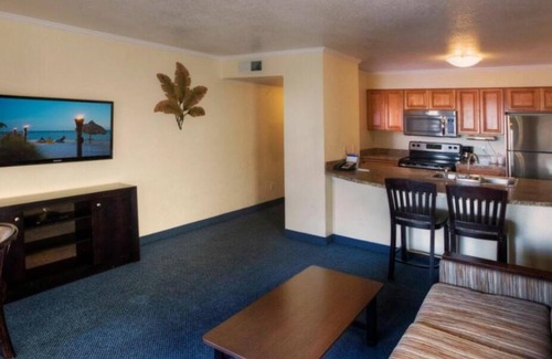 Rocky Point Hotel | Prime Location! Kitchen, Pool, FREE Parking, Near Glazer Childrens Museum!