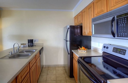 Rocky Point Hotel | Prime Location! Kitchen, Pool, FREE Parking, Near Glazer Childrens Museum!