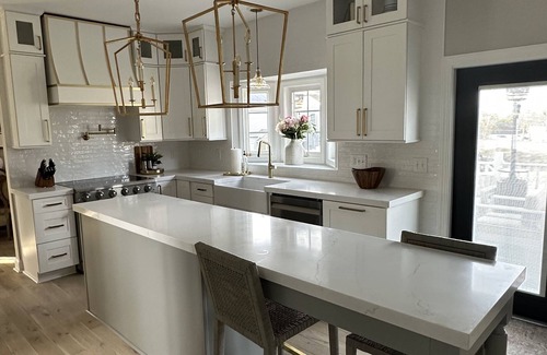 Christiansburg House | Prime Location!-Sleeps 17-Hot Tub~- VT Football, Graduation, Huckleberry Trail!