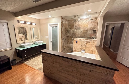 Lutz House | Prime Lutz Home 3BR-2BA & HomeTheater