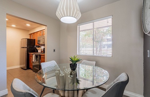 South Scottsdale Condo | Prime Old Town Scottsdale location! Ground level with patio. Pool & hot tub