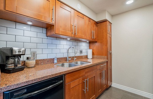 South Scottsdale Condo | Prime Old Town Scottsdale location! Ground level with patio. Pool & hot tub