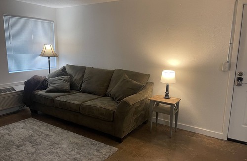 Creswell Apartment | Prime Quick Stop: 1-Bedroom Apartment Close to I-5, Dining, and Fuel.