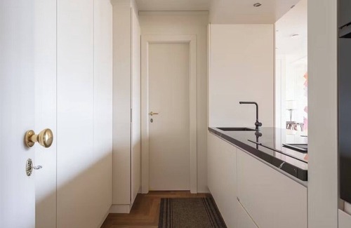 San Giovanni Apartment | Prime Riverside Living in Florence – 5 Bedrooms, Scenic Views & Comfort