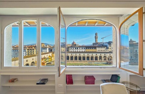 San Giovanni Apartment | Prime Riverside Living in Florence – 5 Bedrooms, Scenic Views & Comfort